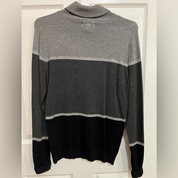 Calvin Klein Striped Turtleneck Sweater Size Medium - Picture 2 of 3